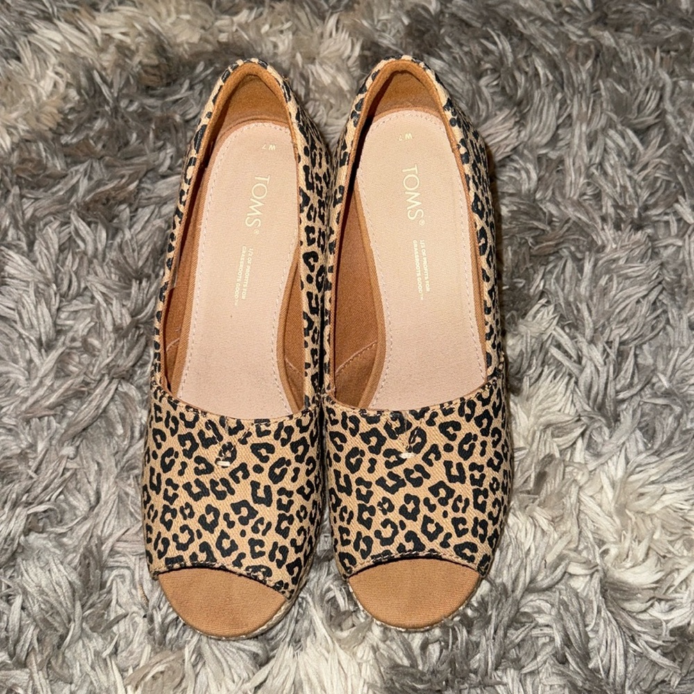 Toms leopard wedges
